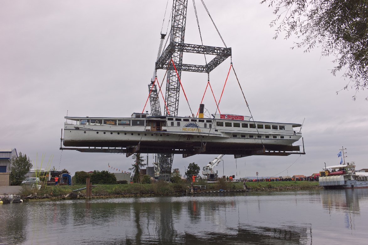 Auswasserung DS Neuchatel Sugiez 16.10.2010 photo 8.jpg